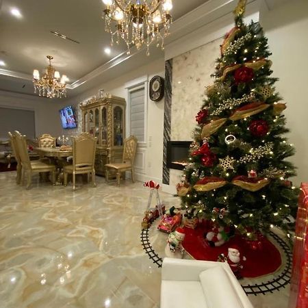 Milano Luxury Suite バンクーバー エクステリア 写真